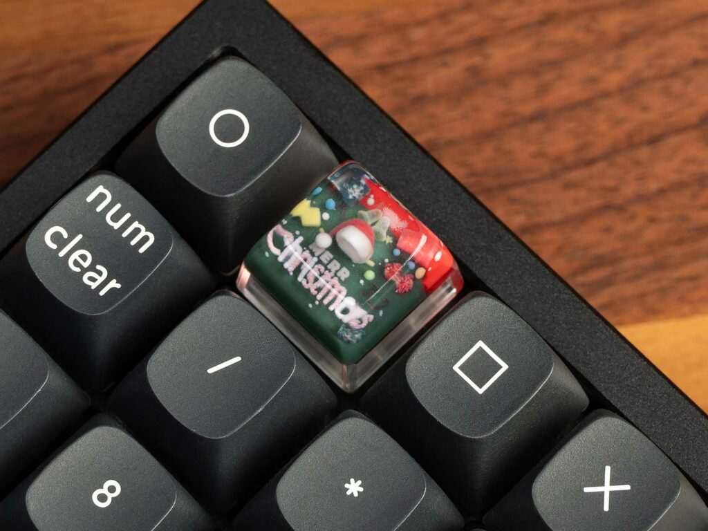 Santa-Hat-Resin-Artisan-Keycaps-1