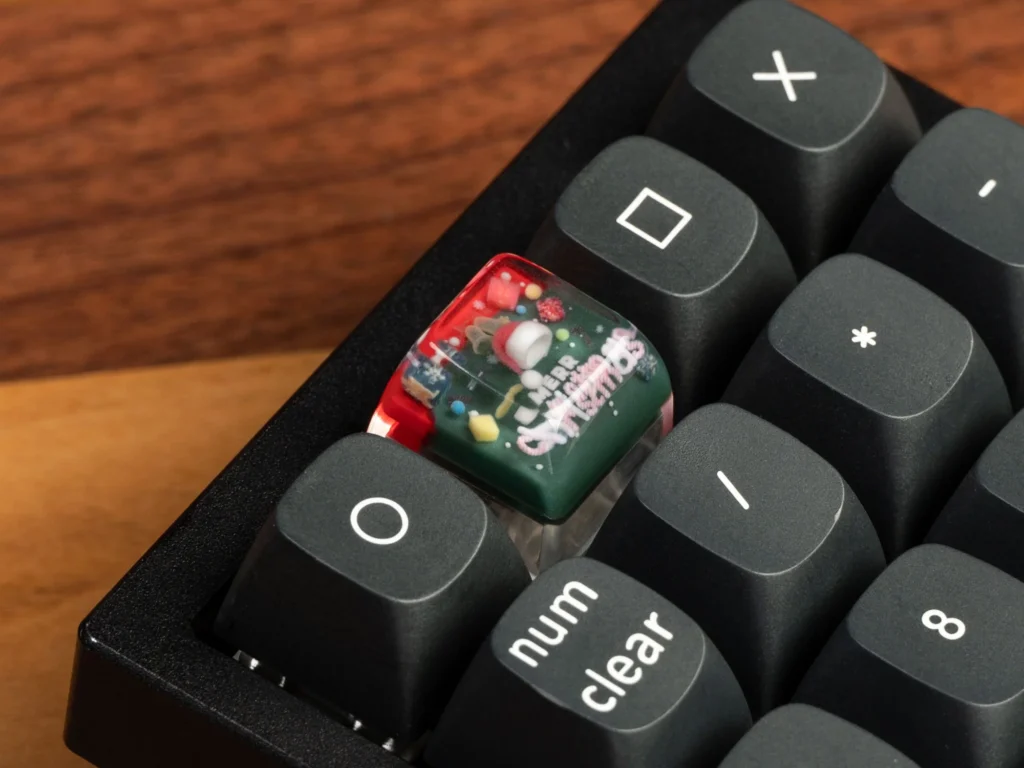 Santa-Hat-Resin-Artisan-Keycaps-2